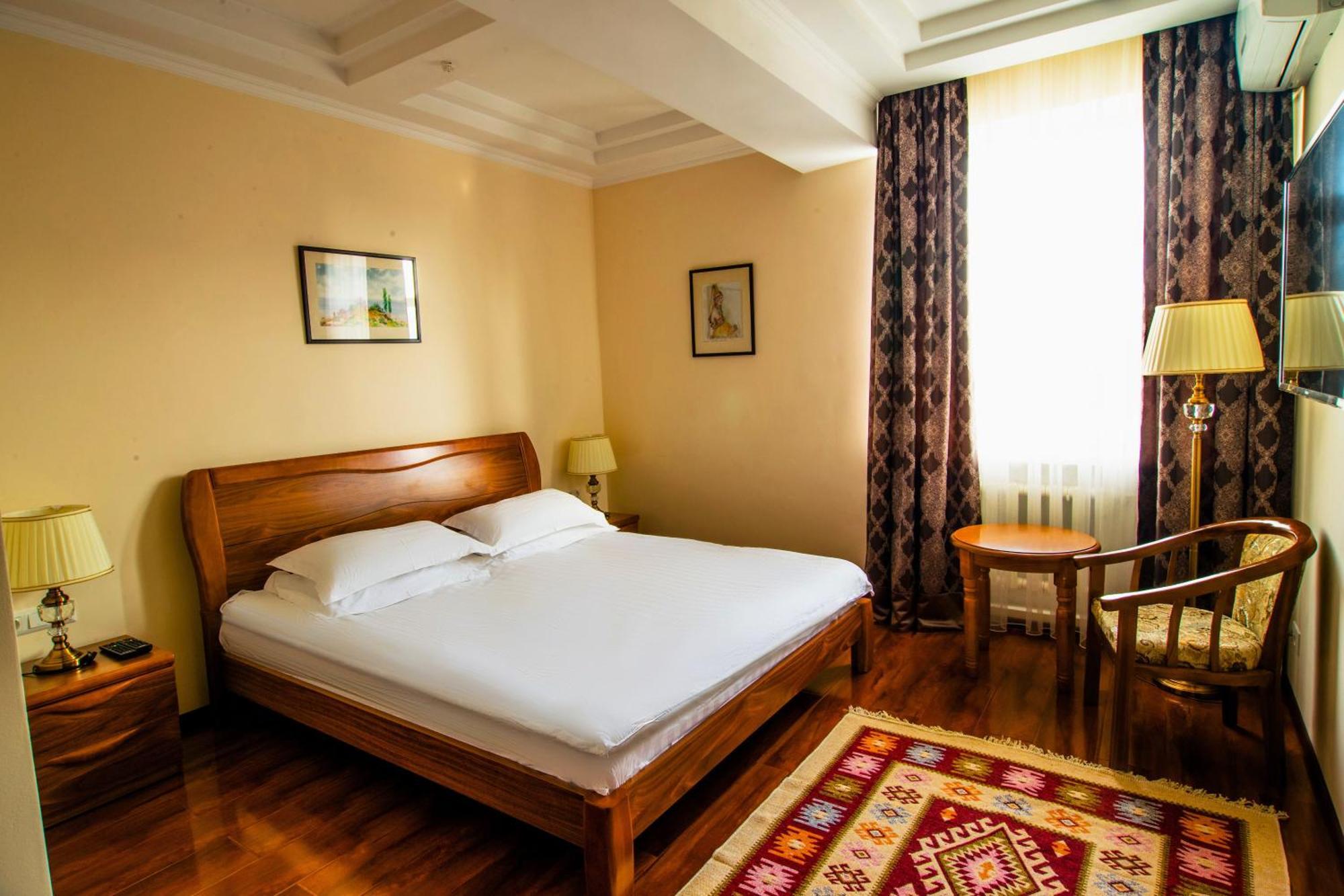 Soluxe Hotel Бишкек Экстерьер фото