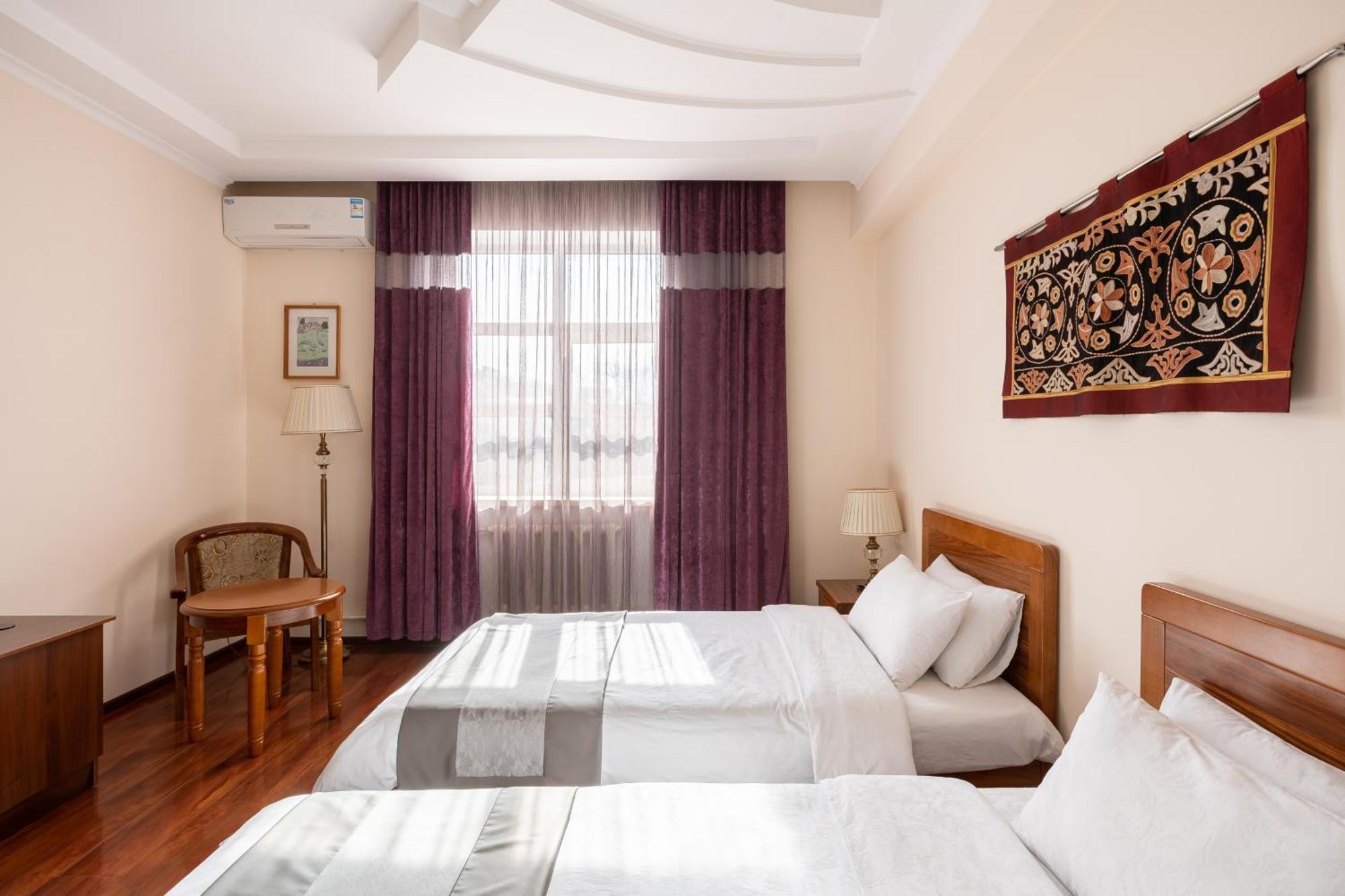 Soluxe Hotel Бишкек Экстерьер фото