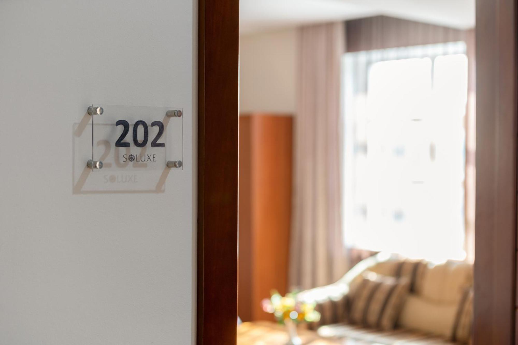 Soluxe Hotel Бишкек Экстерьер фото