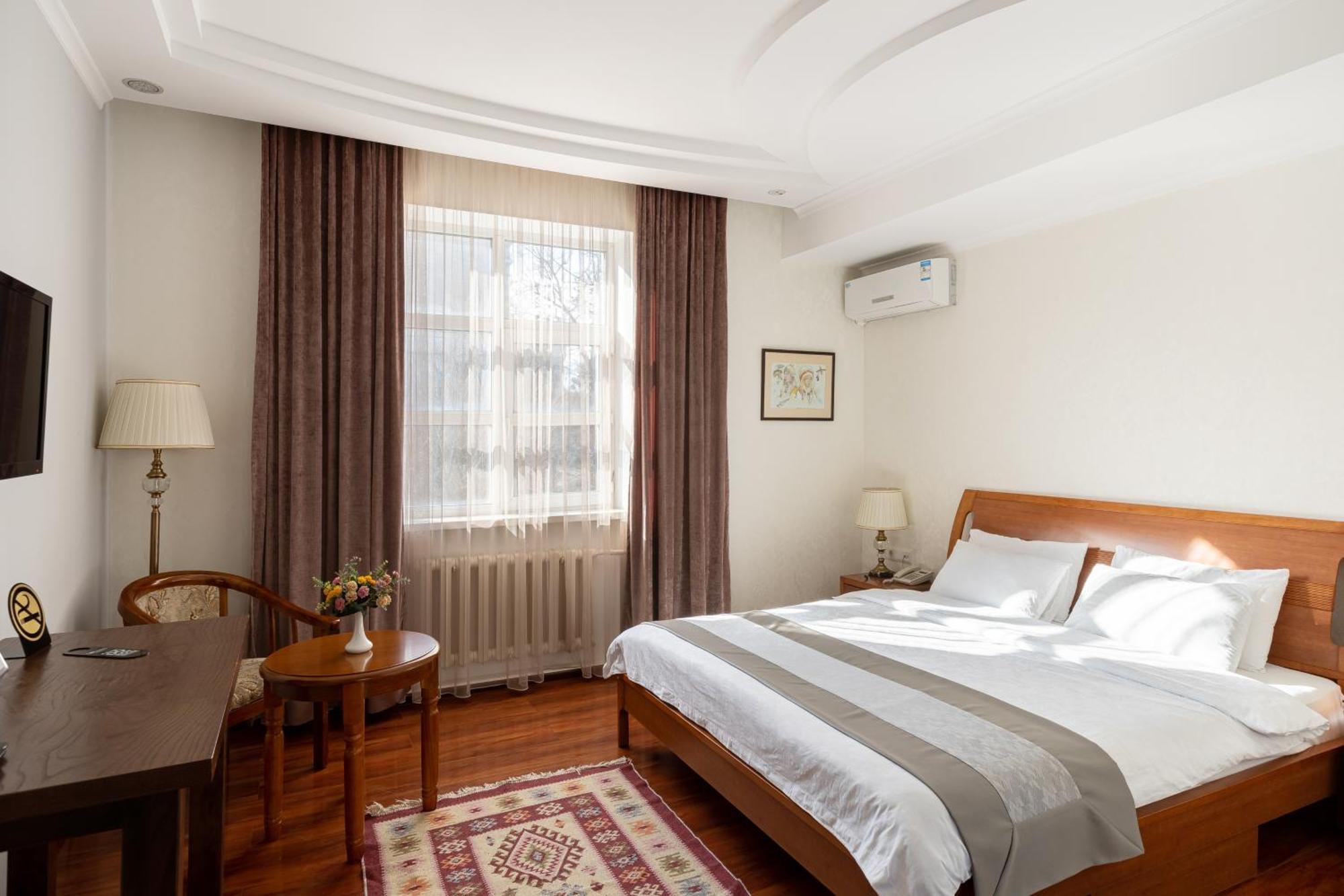Soluxe Hotel Бишкек Экстерьер фото