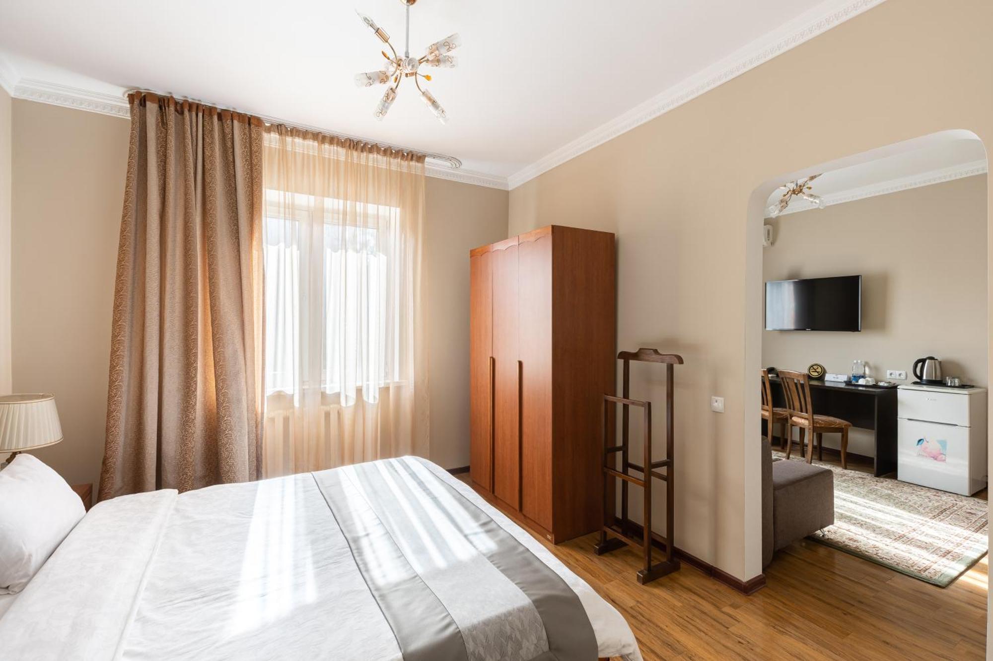 Soluxe Hotel Бишкек Экстерьер фото