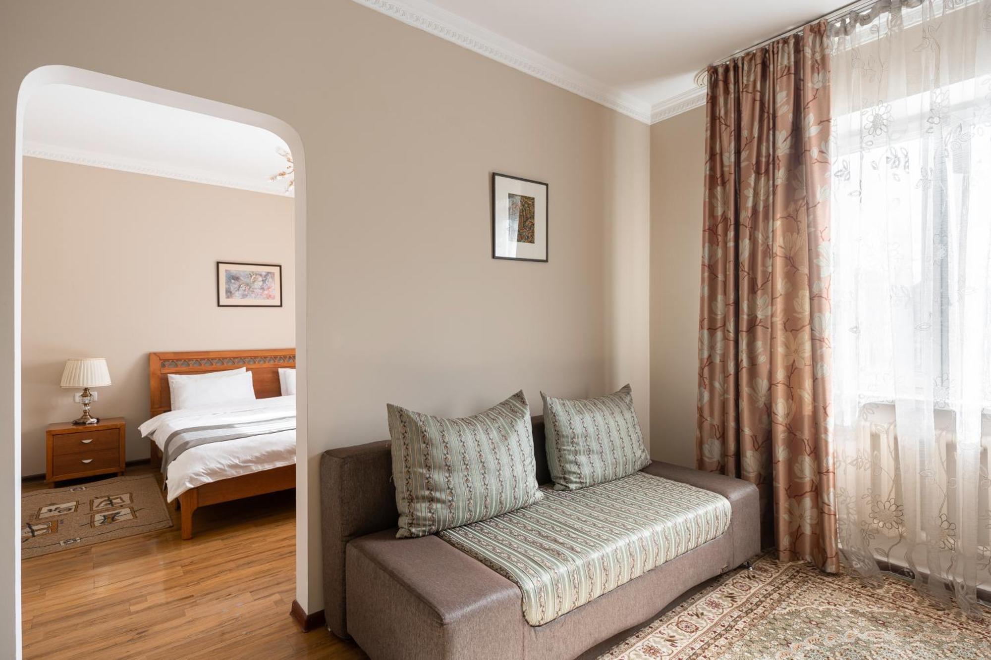 Soluxe Hotel Бишкек Экстерьер фото