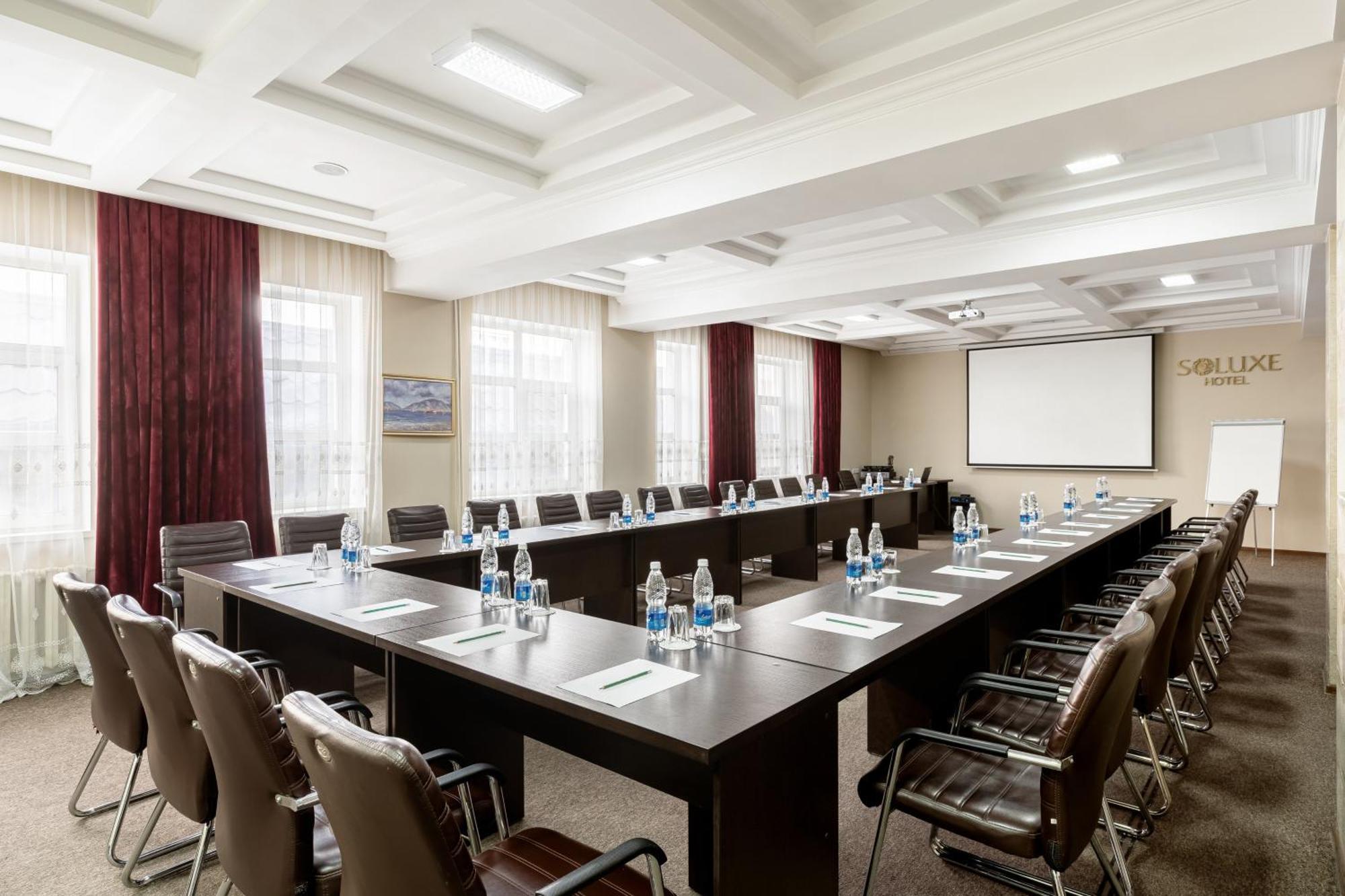 Soluxe Hotel Бишкек Экстерьер фото
