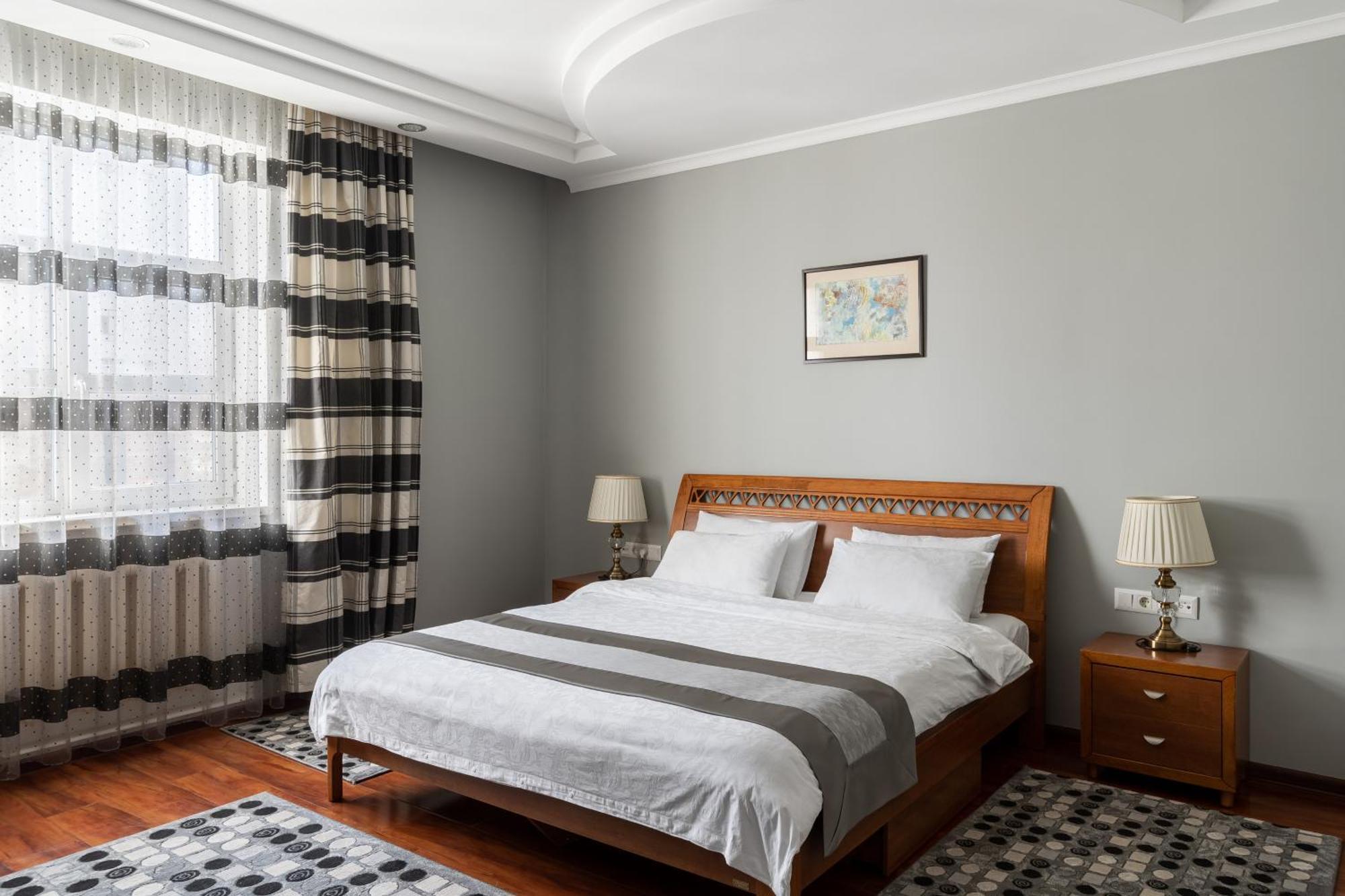 Soluxe Hotel Бишкек Экстерьер фото
