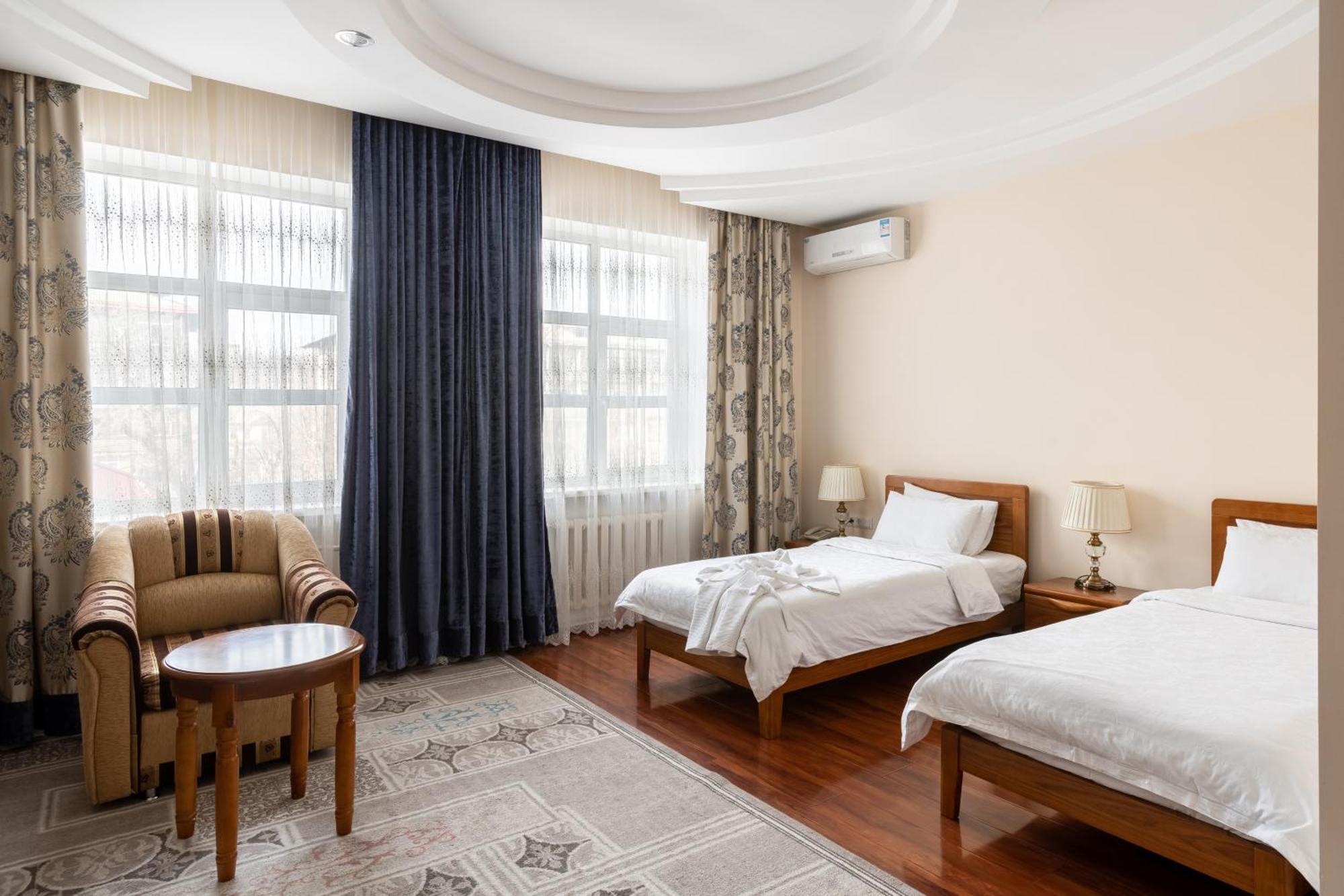 Soluxe Hotel Бишкек Экстерьер фото