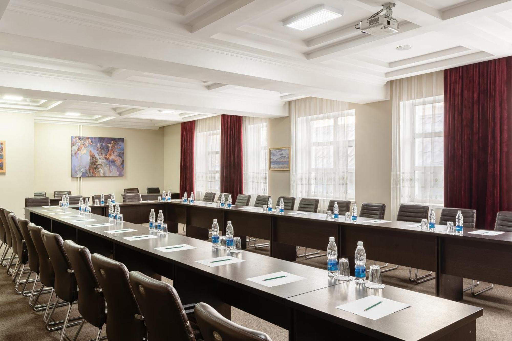 Soluxe Hotel Бишкек Экстерьер фото