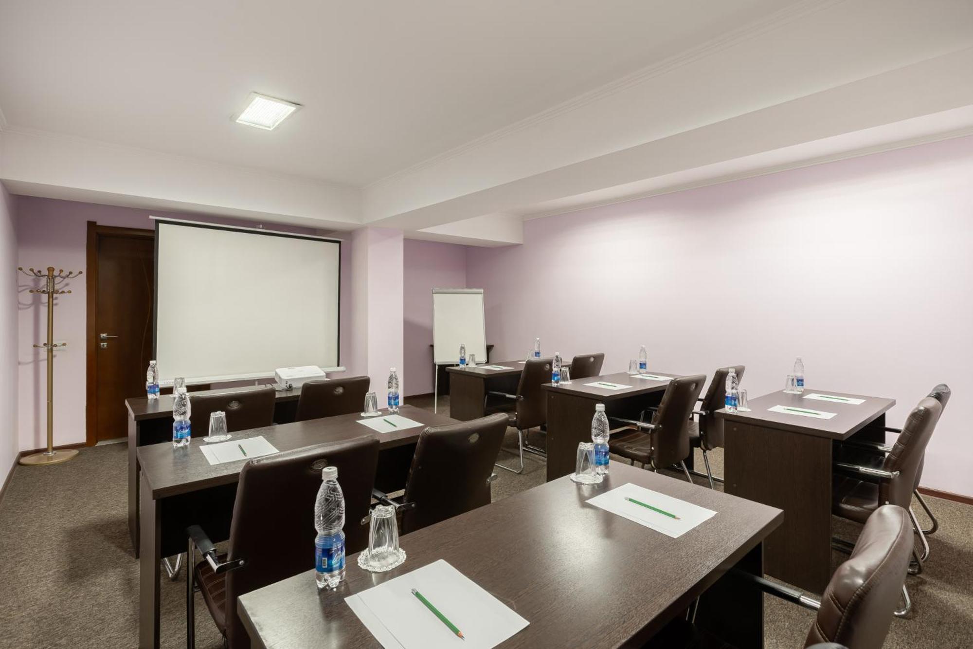 Soluxe Hotel Бишкек Экстерьер фото