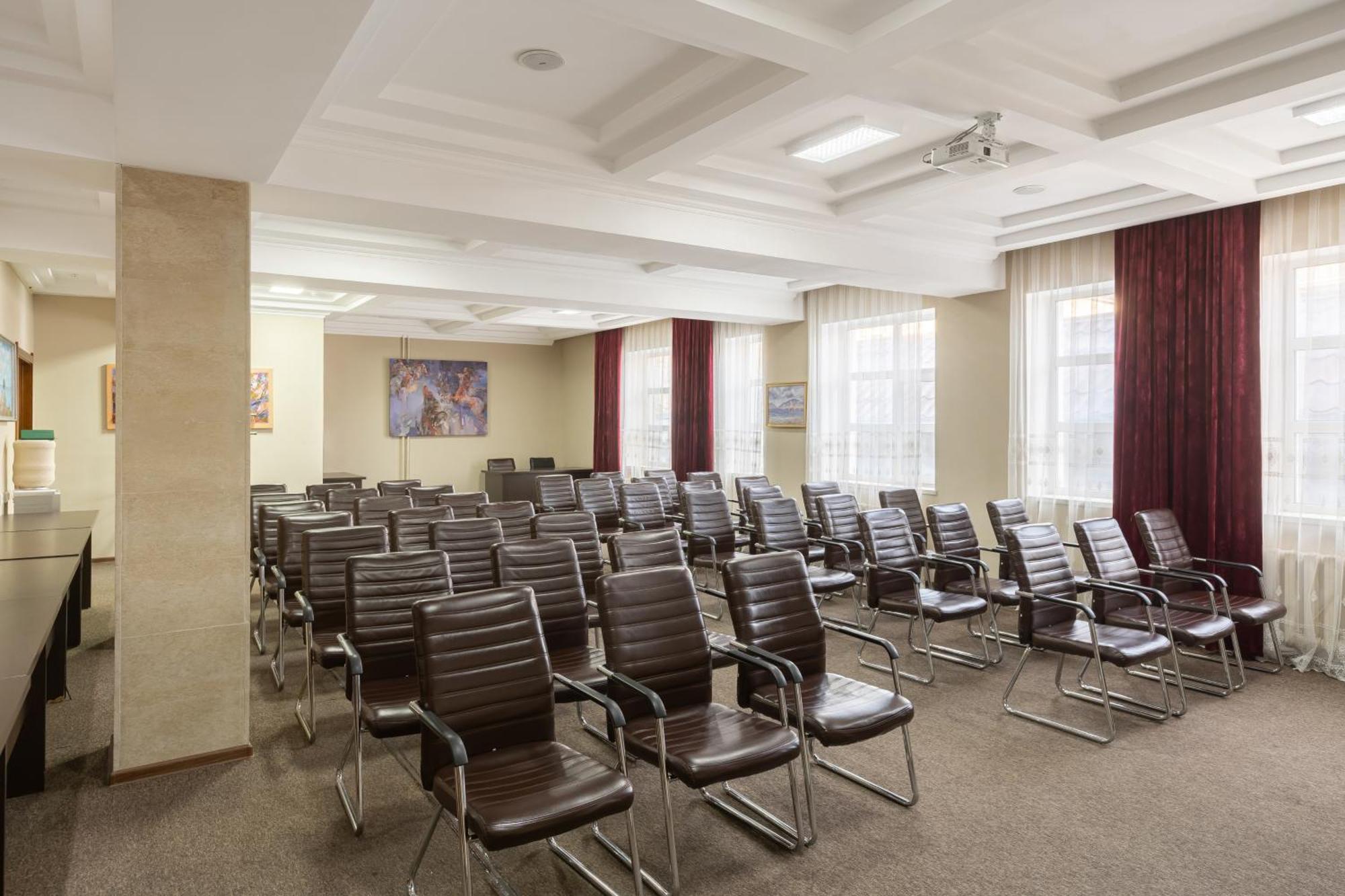 Soluxe Hotel Бишкек Экстерьер фото