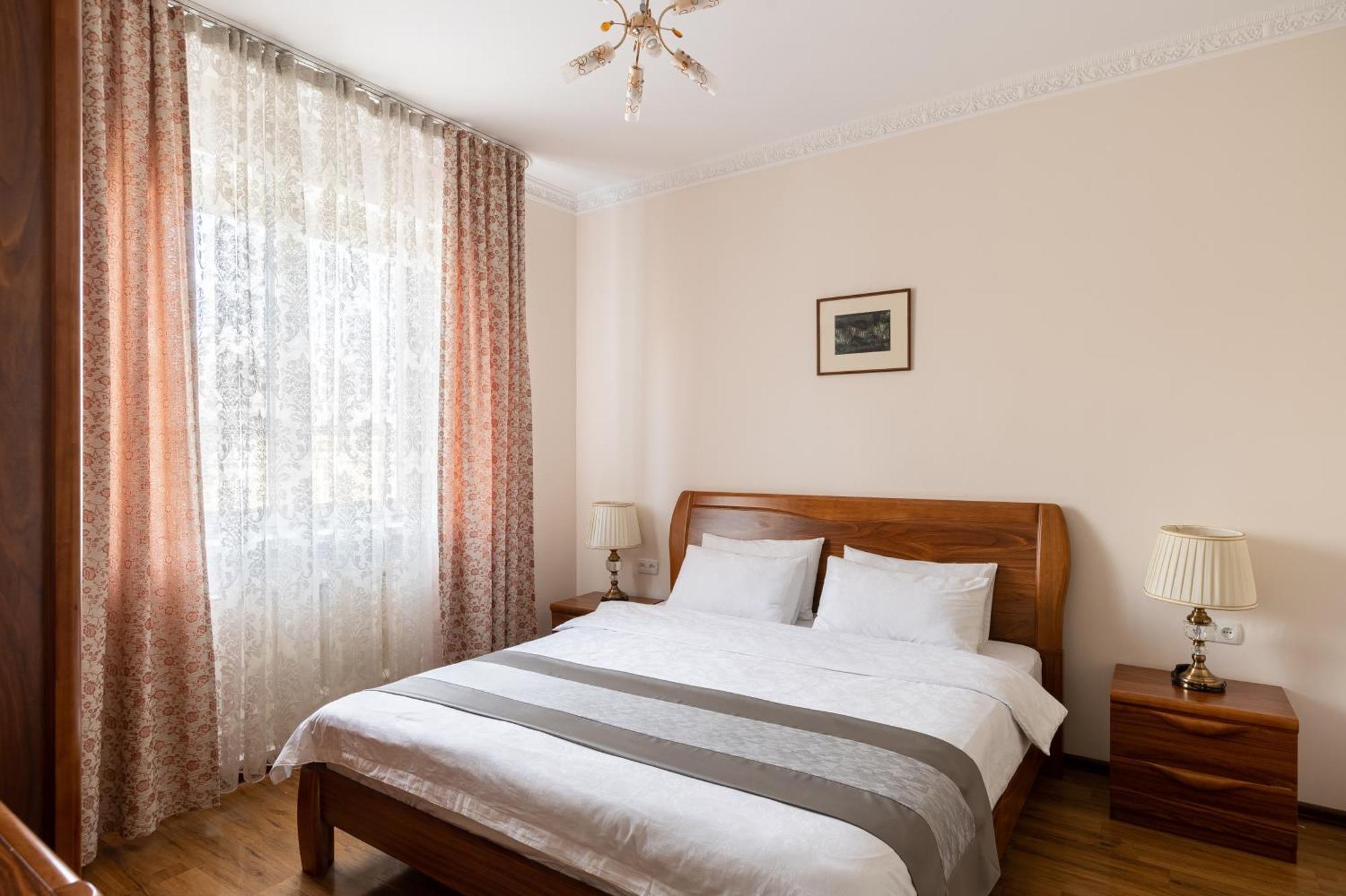 Soluxe Hotel Бишкек Экстерьер фото