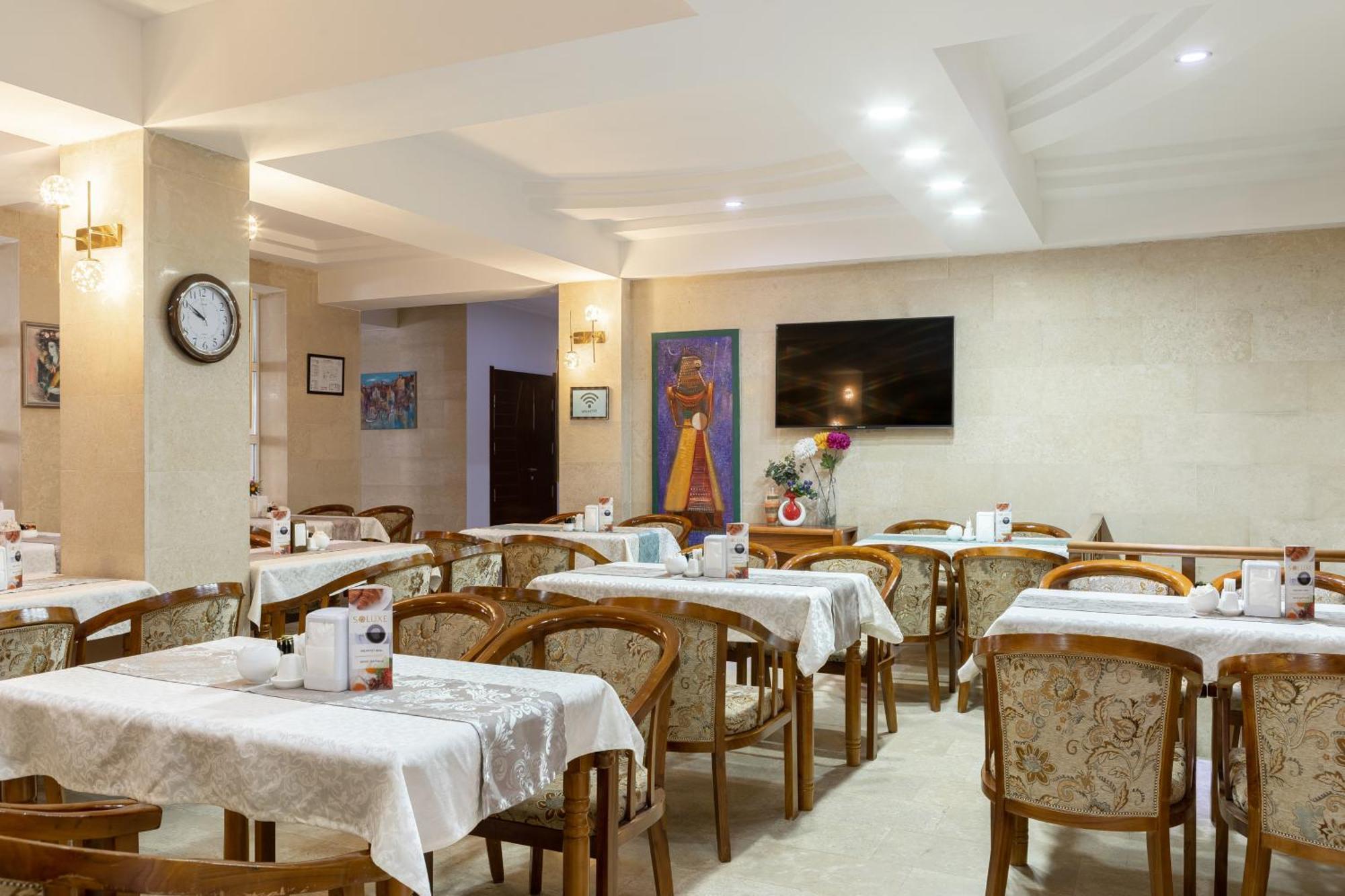 Soluxe Hotel Бишкек Экстерьер фото