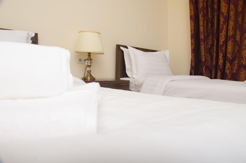 Soluxe Hotel Бишкек Экстерьер фото