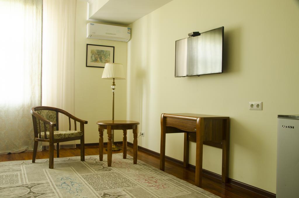 Soluxe Hotel Бишкек Экстерьер фото