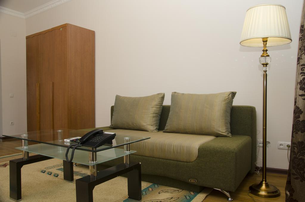 Soluxe Hotel Бишкек Экстерьер фото