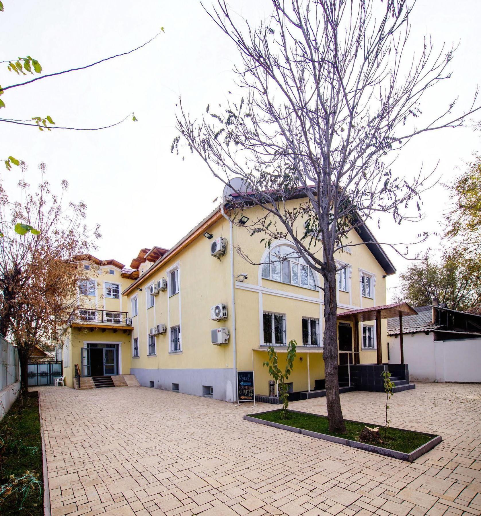 Soluxe Hotel Бишкек Экстерьер фото